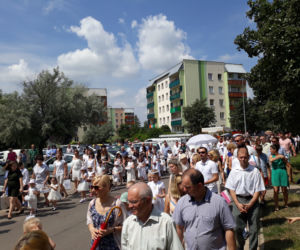Białystok. Boże Ciało 2019. Wspólna procesja dwóch parafii: św. Jadwigi i NMP z Guadalupe