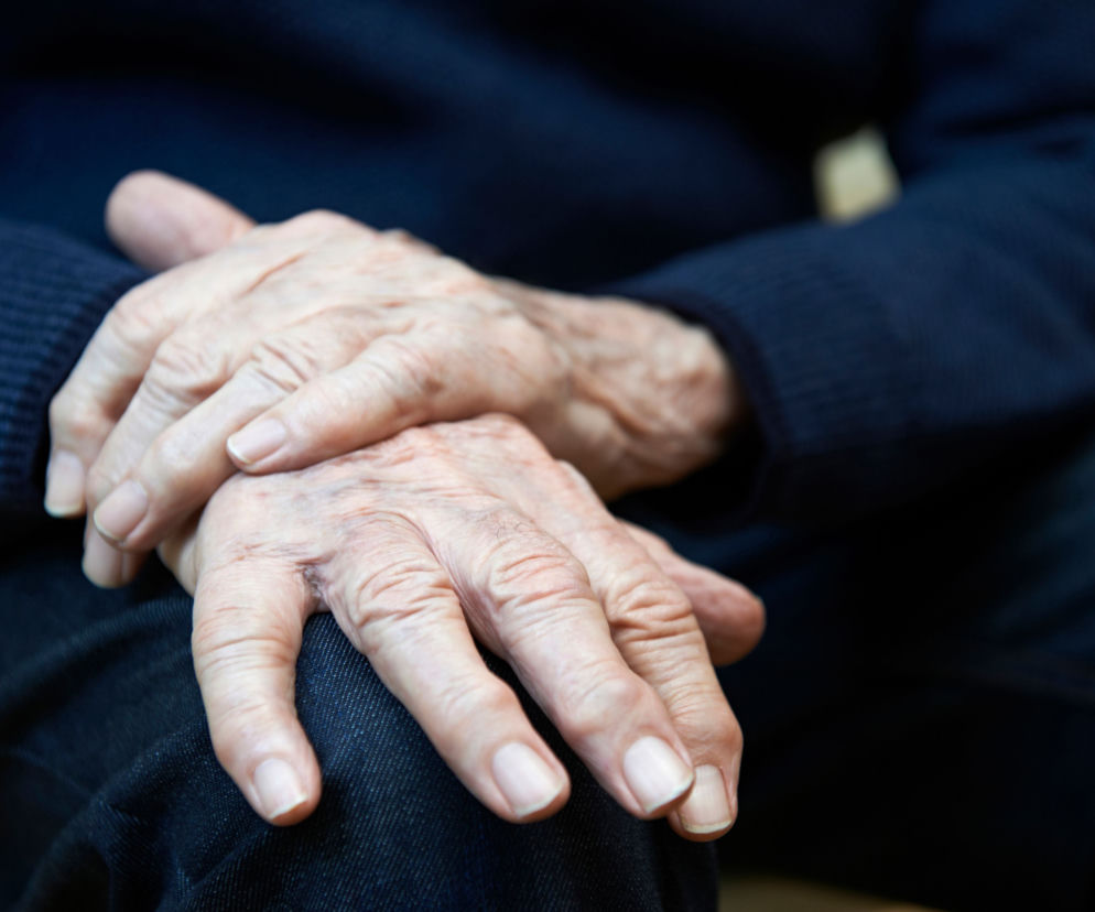 Życie z chorobą Parkinsona nie musi być smutne