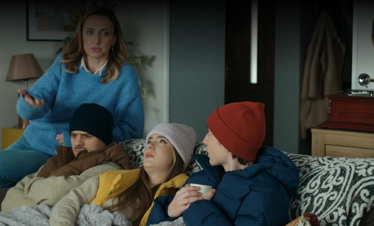 Barwy szczęścia odc. 3401. Asia (Anna Gzyra), Agata (Natalia Zambrzycka), Ignacy (Olaf Staszkiewicz), Emil (Artem Malaszczuk)