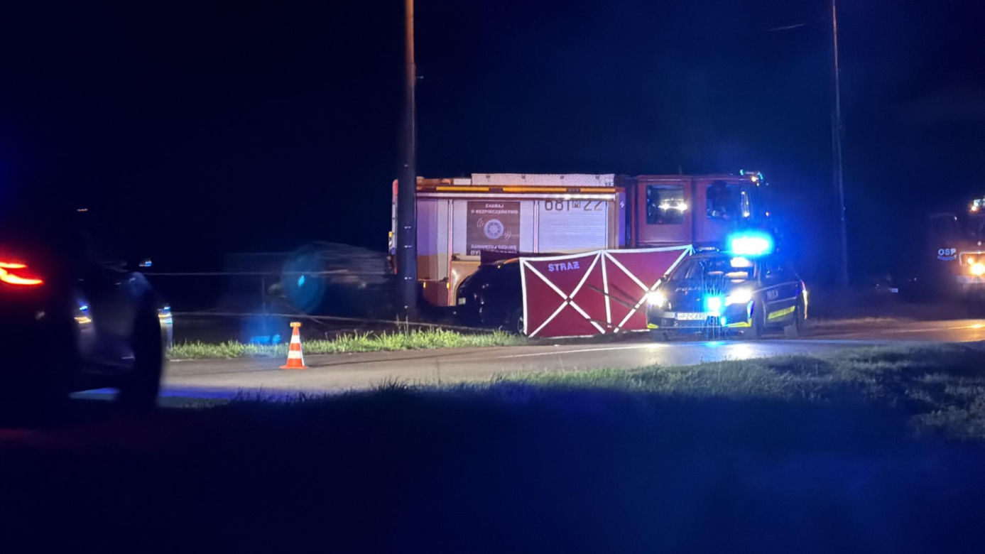 Kierowca uderzył w barierki, barierka przebiła auto i zabiła pasażera, kierowca uciekł pieszo