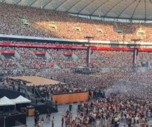Polskie gwiazdy na koncercie Bad Bunny'ego. Lewandowska w samym staniku, Tarnowska niczym na Coachellę
