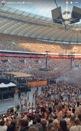 Polskie gwiazdy na koncercie Bad Bunny'ego. Lewandowska w samym staniku, Tarnowska niczym na Coachellę