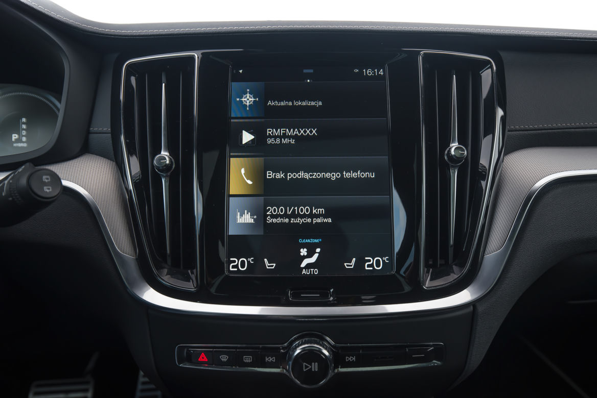 Volvo V60 T8 Twin Engine AWD R-Design AT8