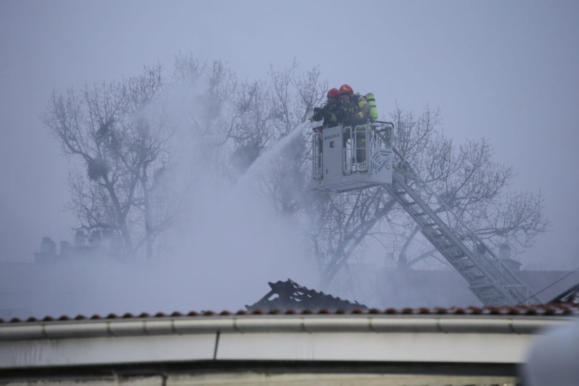 Pożar Lidla na Bielanach. 20 jednostek straży na miejscu.