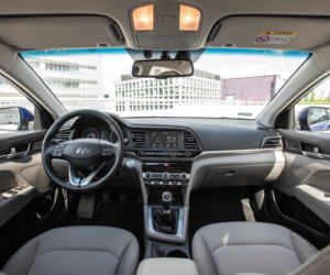 Toyota Corolla Sedan 1.8 Hybrid 122 KM e-CVT vs Hyundai Elantra Style 1.6 MPI 6MT