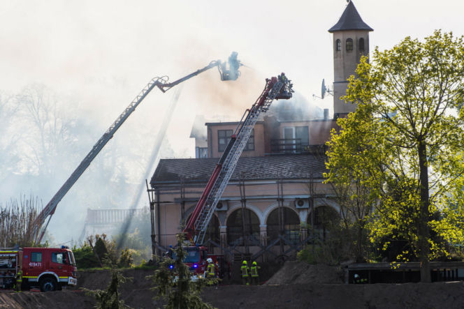 Płonie zabytkowy pałac w Lubuskiem! Gigantyczna akcja straży pożarnej