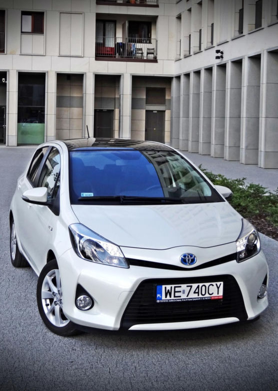 Toyota Yaris Hybrid 100