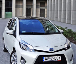 Toyota Yaris Hybrid 100