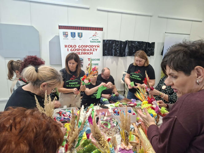 Starachowice tętnią tradycją! Trwa pierwszy Festiwal Kół Gospodyń i Gospodarzy Wiejskich „Lokalne pasje”
