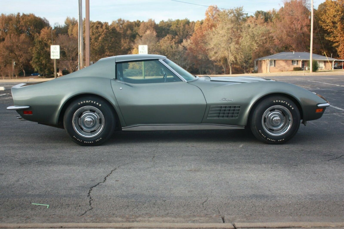 Corvette C3 Stingray z przebiegiem 2155 km