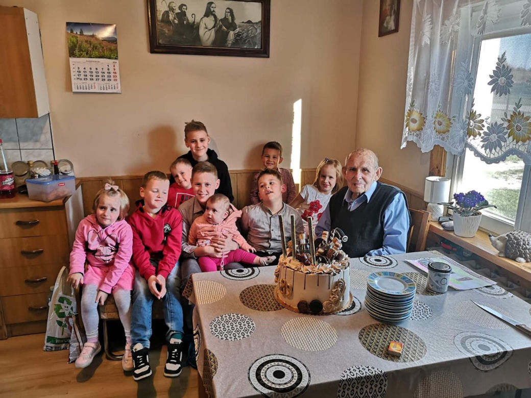 Horyniec-zdrój. Oto najszczęśliwszy dziadek w Polsce. O narodzinach pięcioraczków dowiedział się pierwszy [GALERIA] 