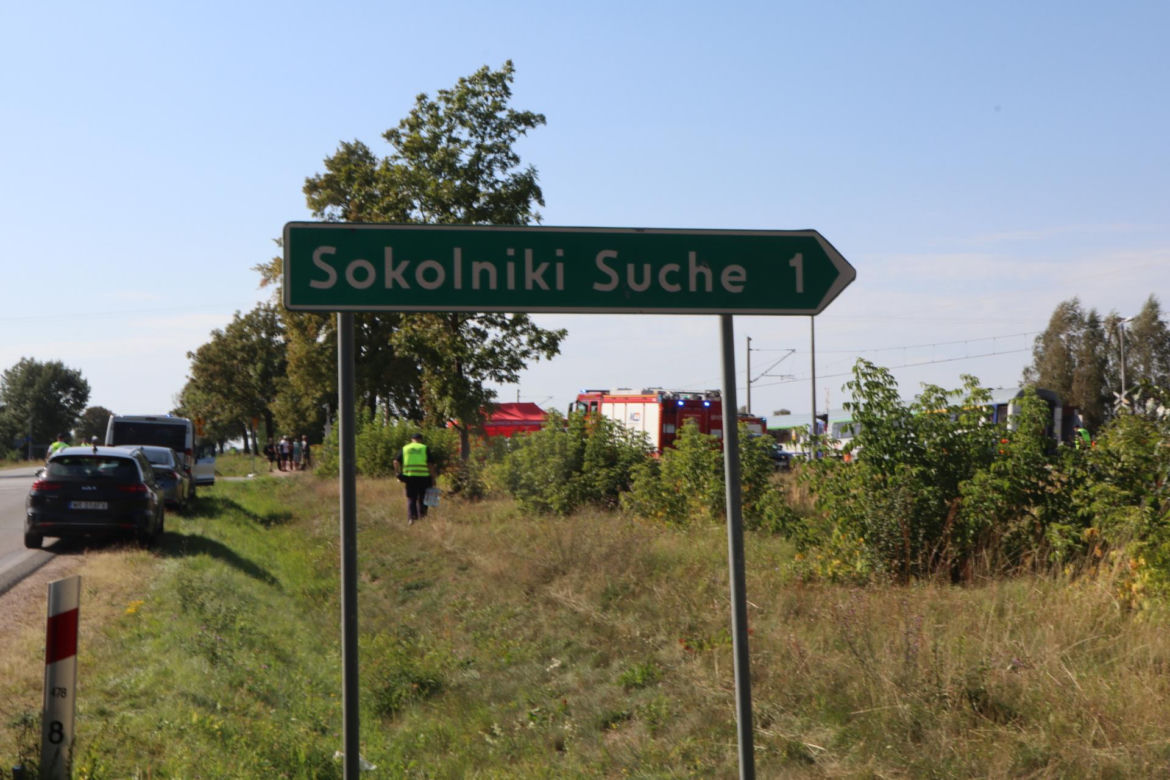 Miejsce katastrofy kolejowej. Pasażerowie opowiedzieli nam, co działo się tuż po zderzeniu z ciężarówką