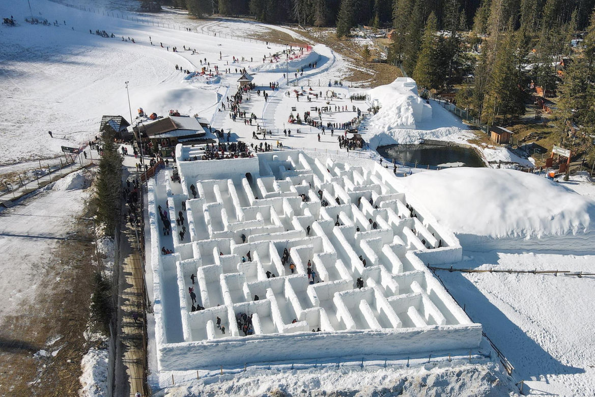 Śnieżny Labirynt Snowlandia w otoczeniu Tatrzańskiego Parku Narodowego w Zakopanem
