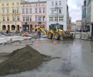 Stary Rynek w Bydgoszczy pięknieje w oczach. Zaglądamy na plac budowy! [ZDJĘCIA,