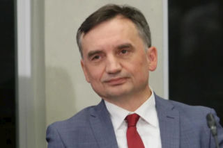 Ziobro na Węgrzech pójdzie z torbami?