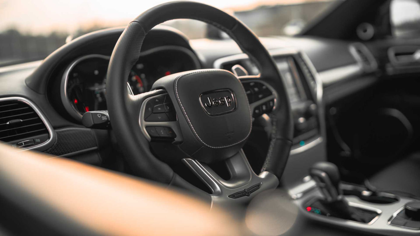 Jeep Grand Cherokee Trackhawk w barwach Gulf