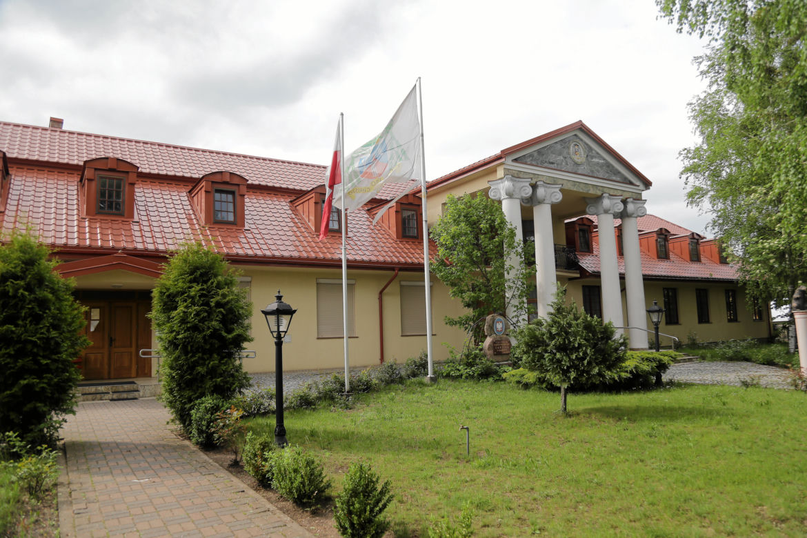Arcybiskup Tadeusz Wojda zastąpił Głódzia. Kim jest i ile zarobi za posługę w kościele?