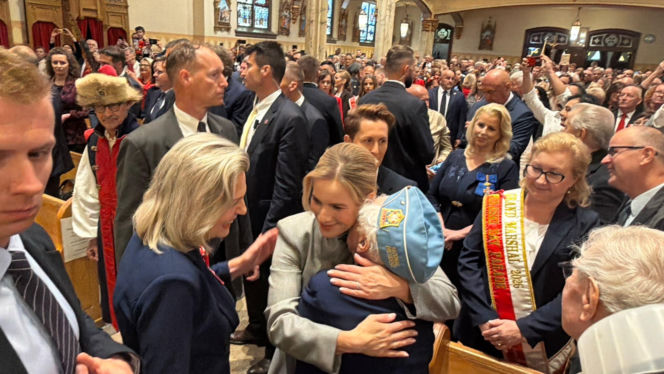 Wzruszające sceny na Greenpoincie. Marta Nawrocka wpadła w objęcia Sybiraczki, prezy…