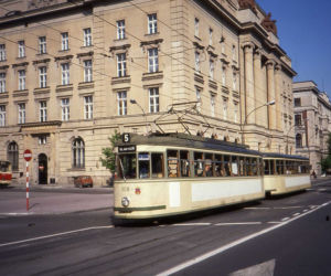 Komunikacja miejska sprzed lat: Tak wyglądały krakowskie tramwaje! [ZDJĘCIA]