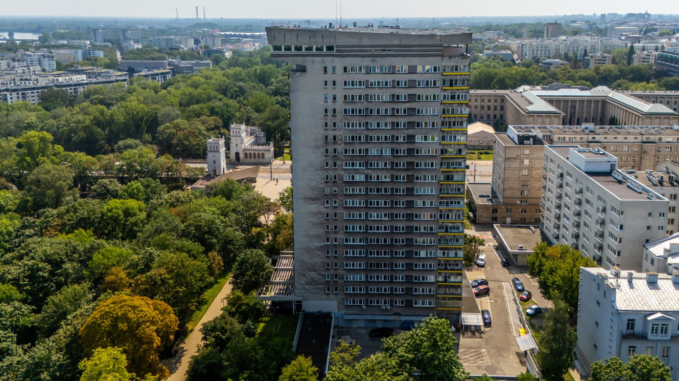 Młotek przy ul. Smolnej 8 w Warszawie