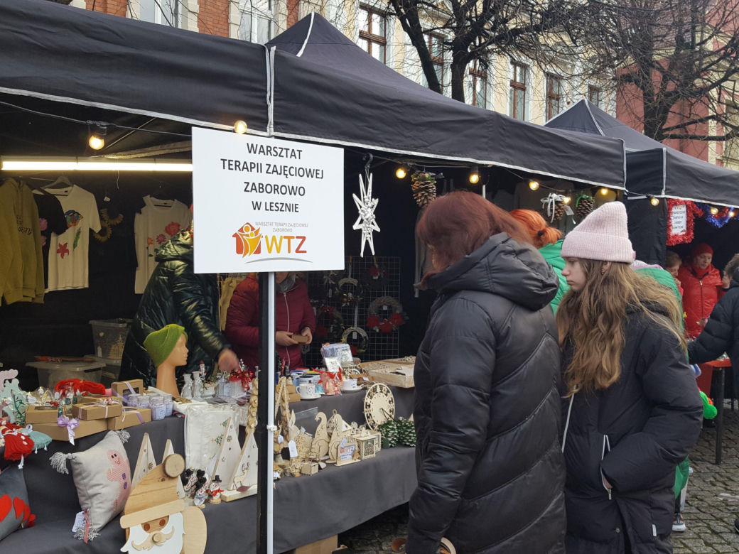 Ekstremalne Mikołajki z NGO w Lesznie przyciagnęły tłumy mieszkańców