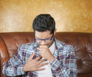 Masz czkawkę? Wystarczy szklanka wody, ale musisz wypić ją w jeden, konkretny sposób