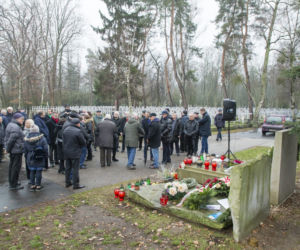Spotkanie przy grobie Józefa Oleksego na Powązkach