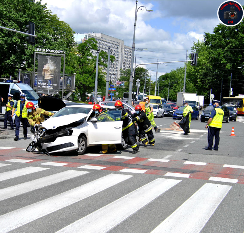 Wypadek na skrzyżowaniu ul. Królewskiej i ul. Marszałkowskiej