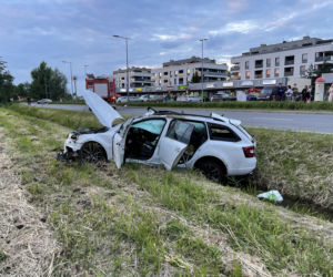 Auto kilka razy koziołkowało. Za kierownicą pijany ojciec. Pasażerką była jego maleńka córeczka
