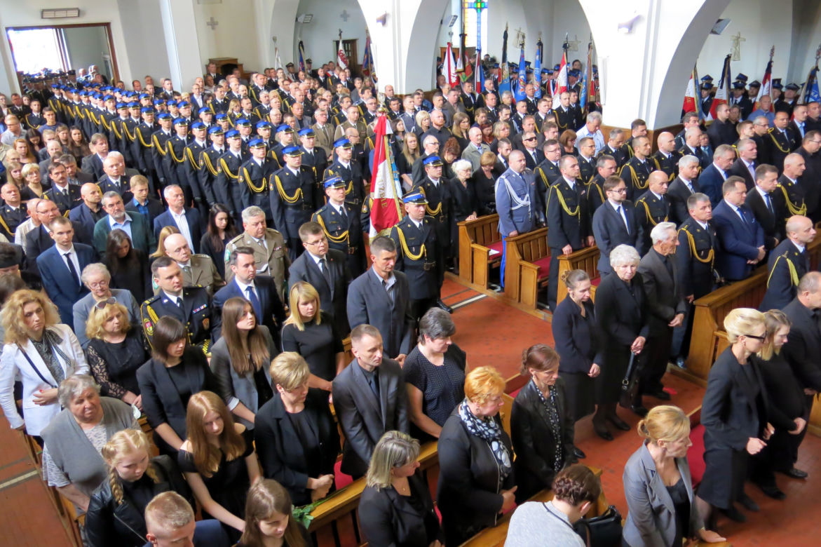 Białystok. Pogrzeb ogniomistrza Przemysława Piotrowskiego (+26 l.)