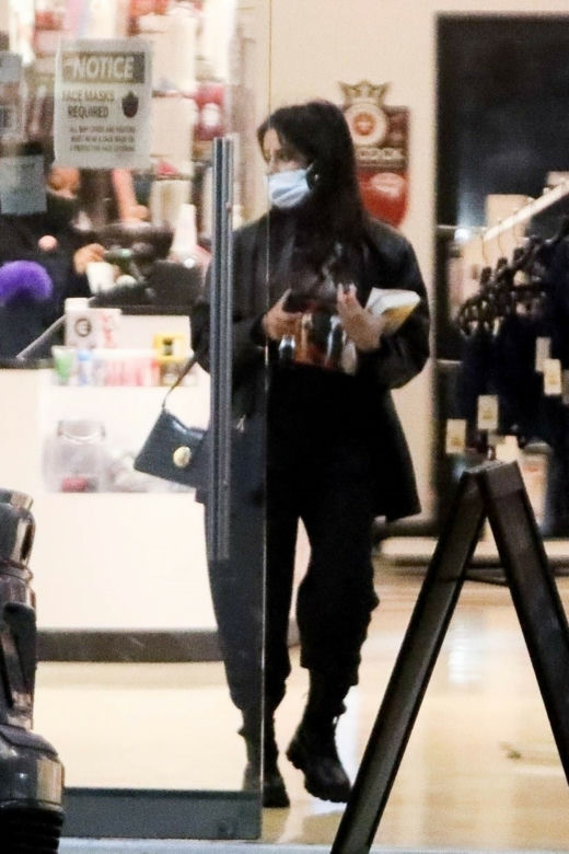 Camila Cabello odwiedziła sex shop
