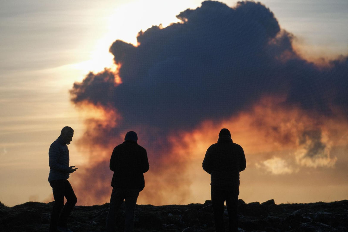 Horror na Islandii. Po erupcji wulkanu płoną domy, lawa dotarła do ewakuowanego miasteczka