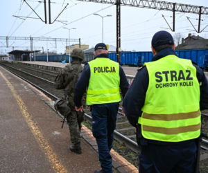 Wojsko patroluje dworzec w Koszalinie