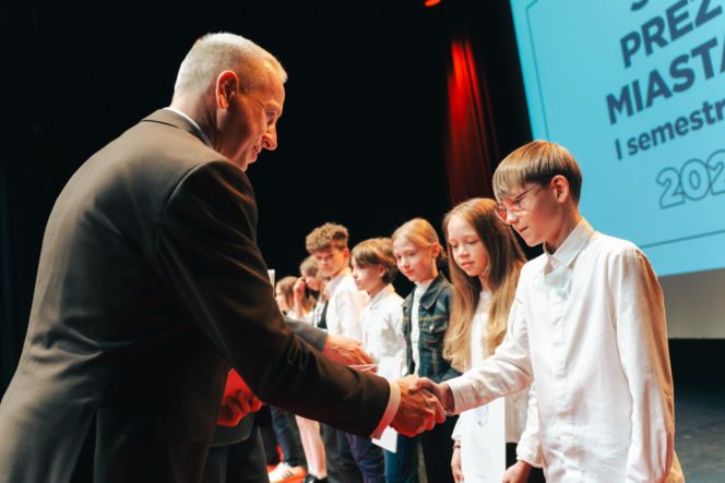 Najzdolniejsi uczniowie odebrali stypendia Prezydenta Miasta Siedlce