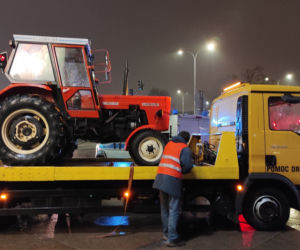 SZOK w centrum Kielc! Traktorzysta w KLAPKACH w rękach policji! Co się stało?