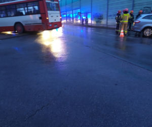 Karambol w Dąbrowie Górniczej. Zderzyło się 5 samochodów, dostawczak i autobus