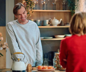 Na Wspólnej, odcinek 4171: Kariera Mariusza wisi na włosku. Mężczyzna ucieka w alkohol i odsuwa się od Oli