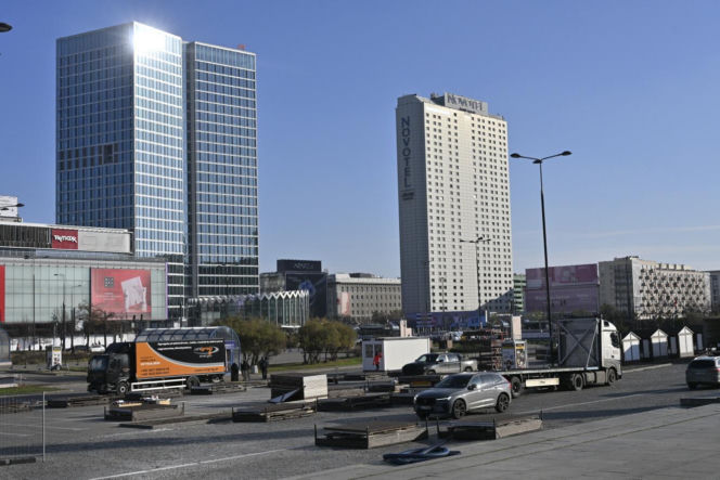 Dziwny obiekt w centrum Warszawy. Co tu powstaje? Stolica już stroi się na Boże Narodzenie!