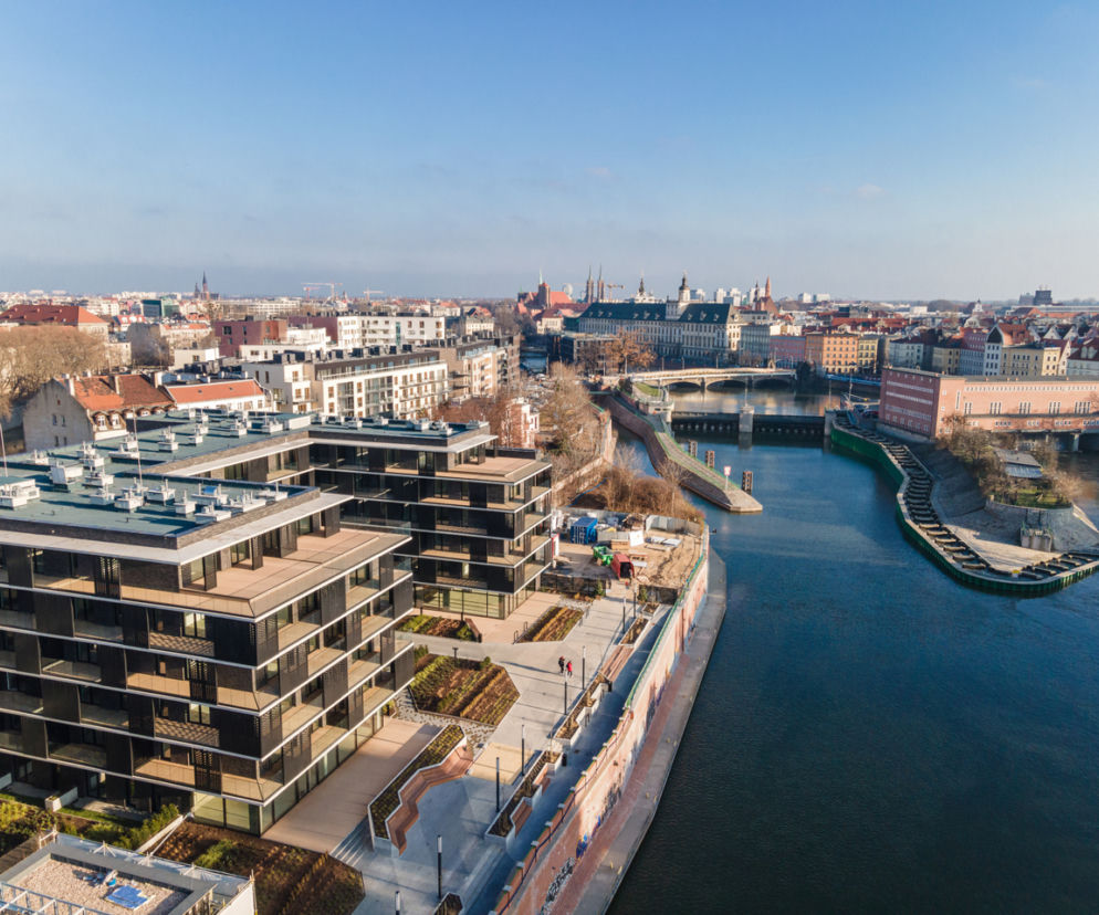 Nowy bulwar nad Odrą w centrum Wrocławia 