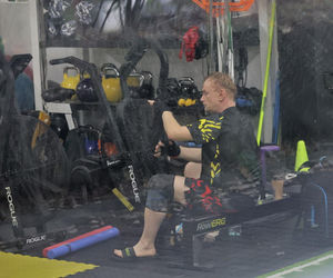 Bartosz Żukowski na siłowni