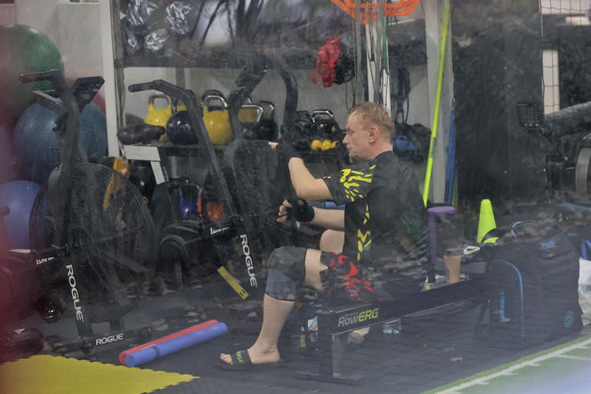 Bartosz Żukowski na siłowni