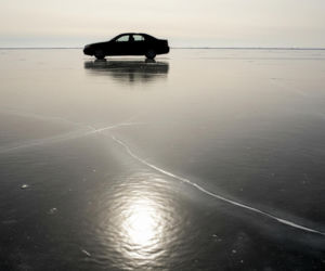 Jezioro Żywieckie. Kto tym razem zignorował ostrzeżenia i wjechał na lód?