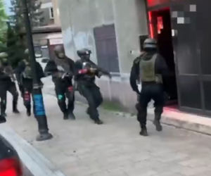 Śląskie. Policjanci wtargnęli do klubu nocnego w Tychach [ZDJĘCIA]