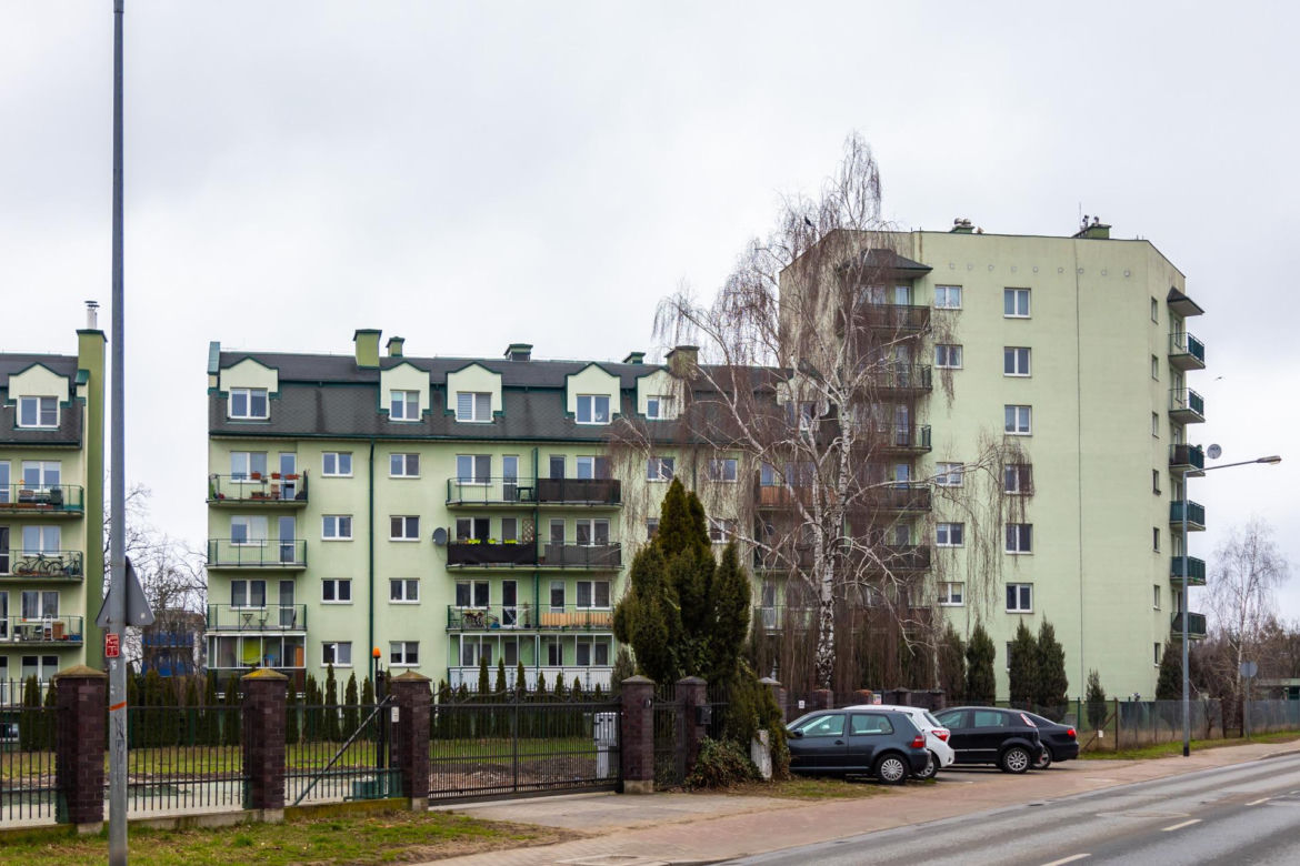 Najwęższy blok w Warszawie - zdjęcia. Zobacz budynek z Odkrytej 55C