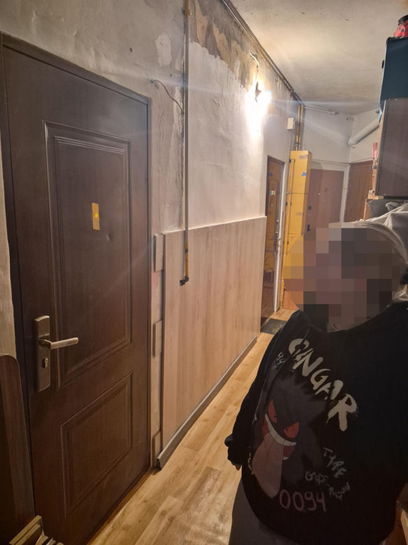 Za tymi drzwiami rozgrywał się dramat. Anna i jej niepełnosprawny partner zamarzli na śmierć