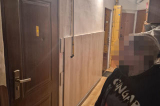 Za tymi drzwiami rozgrywał się dramat. Anna i jej niepełnosprawny partner zamarzli na śmierć