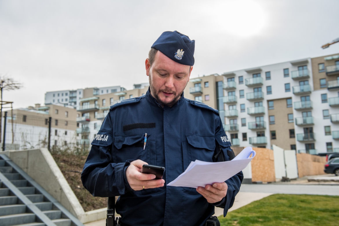 Koronawirus w Trójmieście. Tak policjanci sprawdzają czy przestrzegasz kwarantanny