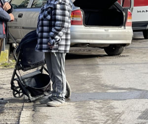 Potrącił matkę z dzieckiem, wózek przewrócił się na jezdnię! 