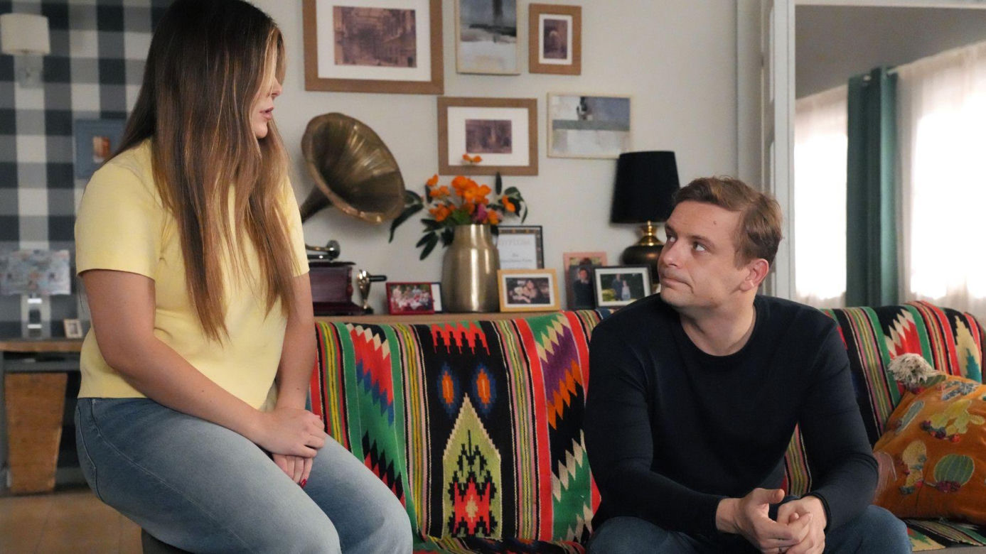 Barwy szczęścia, odc. 3335. Agata (Natalia Zambrzycka), Hubert (Marek Molak)