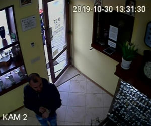 Napad na sklep jubilerski w Szubinie! Policja ściga tych mężczyzn [ZDJĘCIA] 